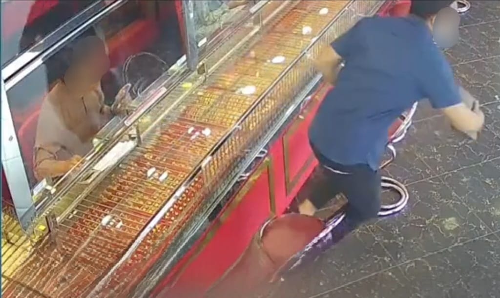 நகைகளை களவாடிய நபருக்கு 12 மாத சிறை