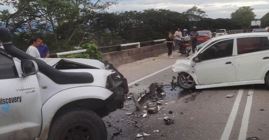 இரு கார்கள் மோதிக் கொண்டதில் ஆடவர் மரணம்