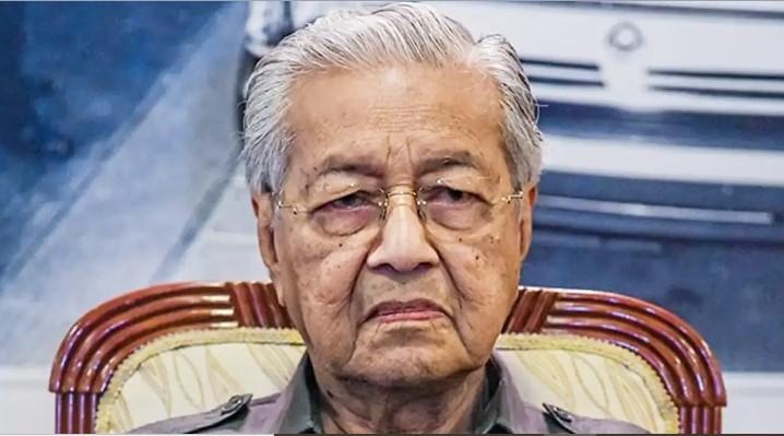 பத்து பூத்தே தொடர்பான அரச விசாரணை ஆணையத்திலிருந்து மூவரை வெளியேற்றுவதில் துன் மகாதீர் தோல்வி