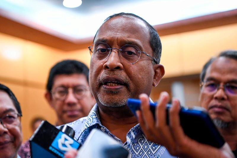 பல்கலைக்கழகங்களில் விரிவுரையாளர்களின் பாட போதிப்பு நேர விவகாரத்தில் உயர்கல்வி அமைச்சு தலையிடக்கூடாது.