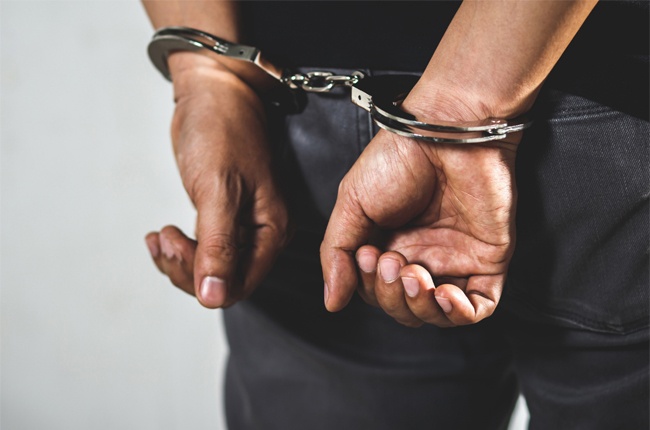 உரிமையாளருக்கு தெரியாமல் வாகனத்தின் உரிமை மாற்றிய ஆடவர் கைது