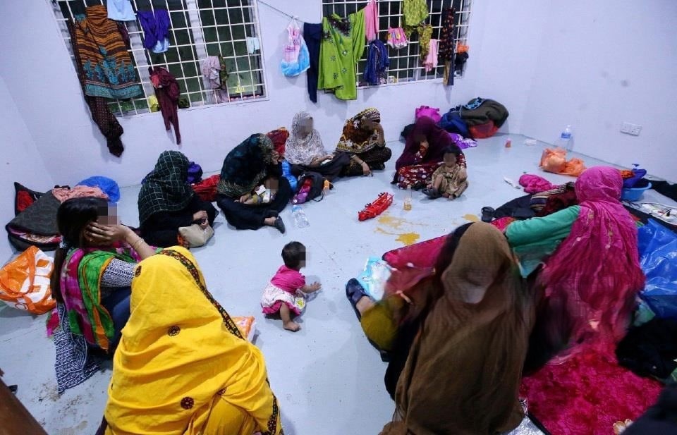 சிறார், பெண்களை பிச்சையெடுக்க பயன்படுத்திய பாக்கிஸ்தானிய நாட்டவர் தலைமையிலான கும்பல்