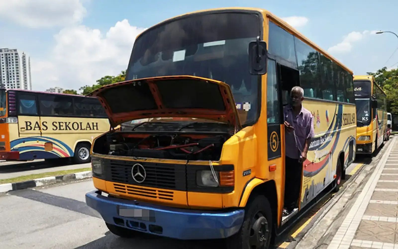 பள்ளி மற்றும் விரைவு பேருந்துகளுக்கான டீசல் உதவித்தொகை தொடர்கின்றது.