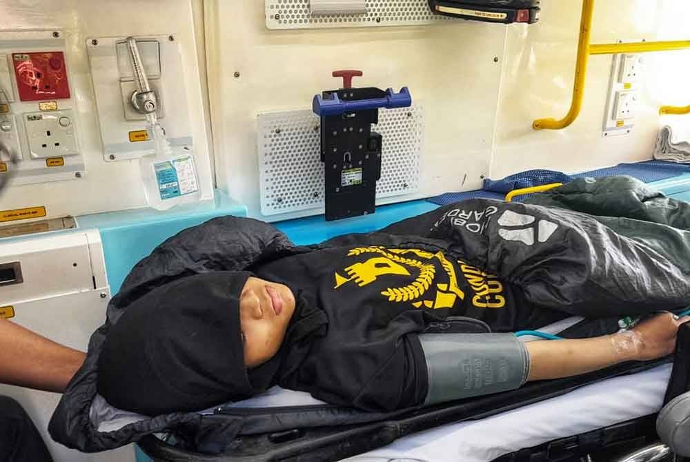 பல்கலைக்கழக மாணவியை பாம்புத் தீண்டியது