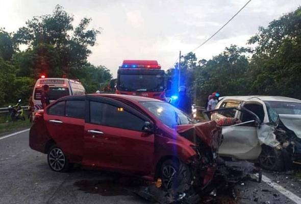 சாலை விபத்தில் மூவர் பரிதாபமாக உயிரிழந்தனர்