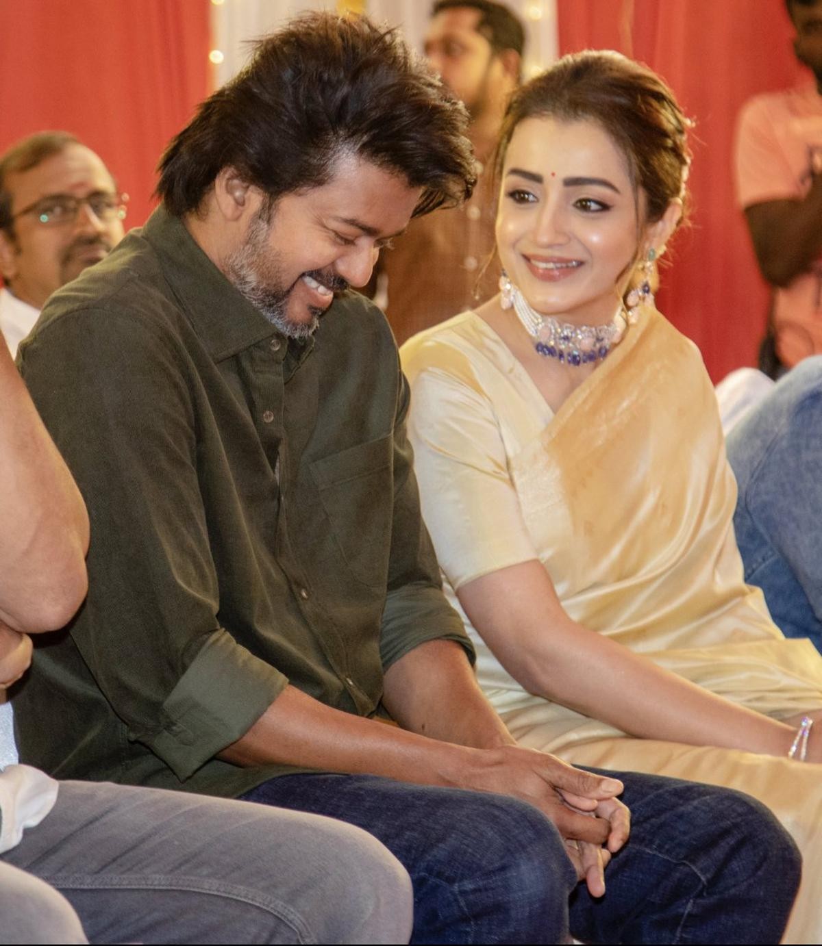 நாங்க எல்லாம் அப்பவே அப்படி.. விஜய் - த்ரிஷாவின் இந்த போட்டோக்களை பார்த்து இருக்கீங்களா?