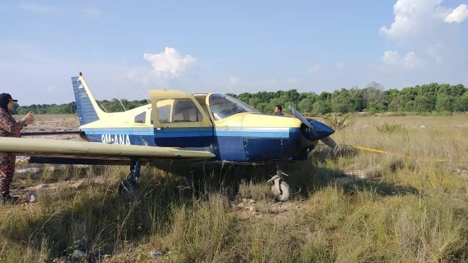 இலகு ரக விமானம் அவசரத் தரையிறக்கம்