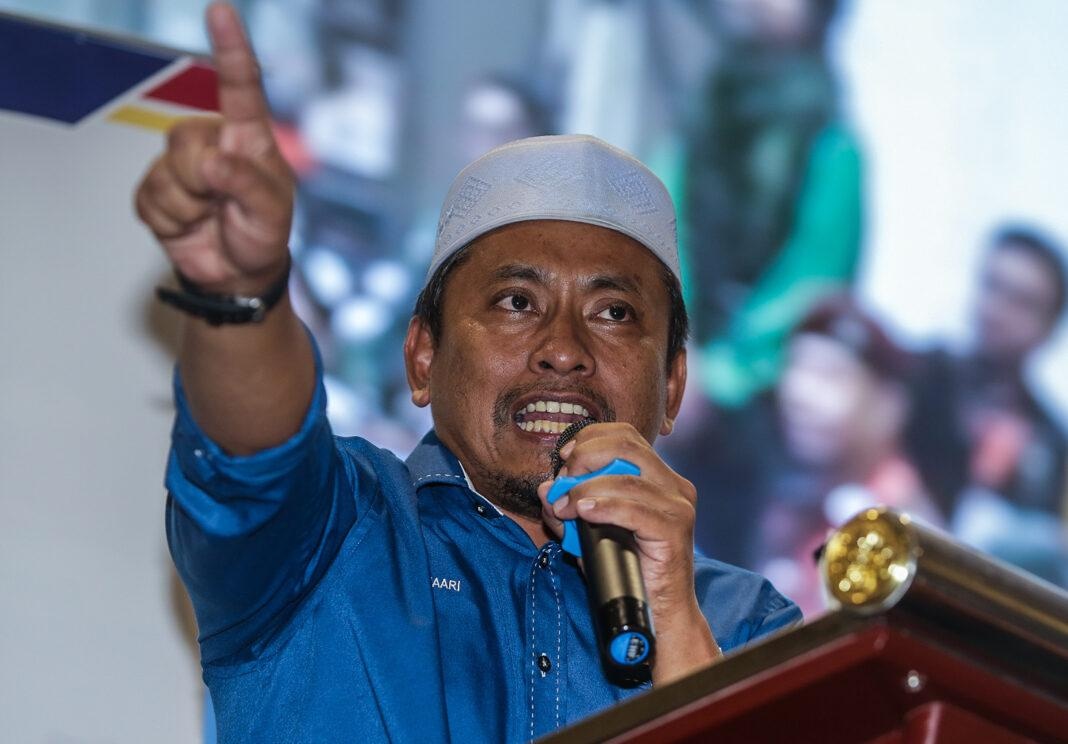 Dominic Lau தெரிவித்திருந்த கருத்துக்கு பாஸ் கட்சியின் தகவல் பிரிவுத் தலைவர் Ahmad Fadhli Shaari எதிர்ப்பு தெரிவித்துள்ளார்