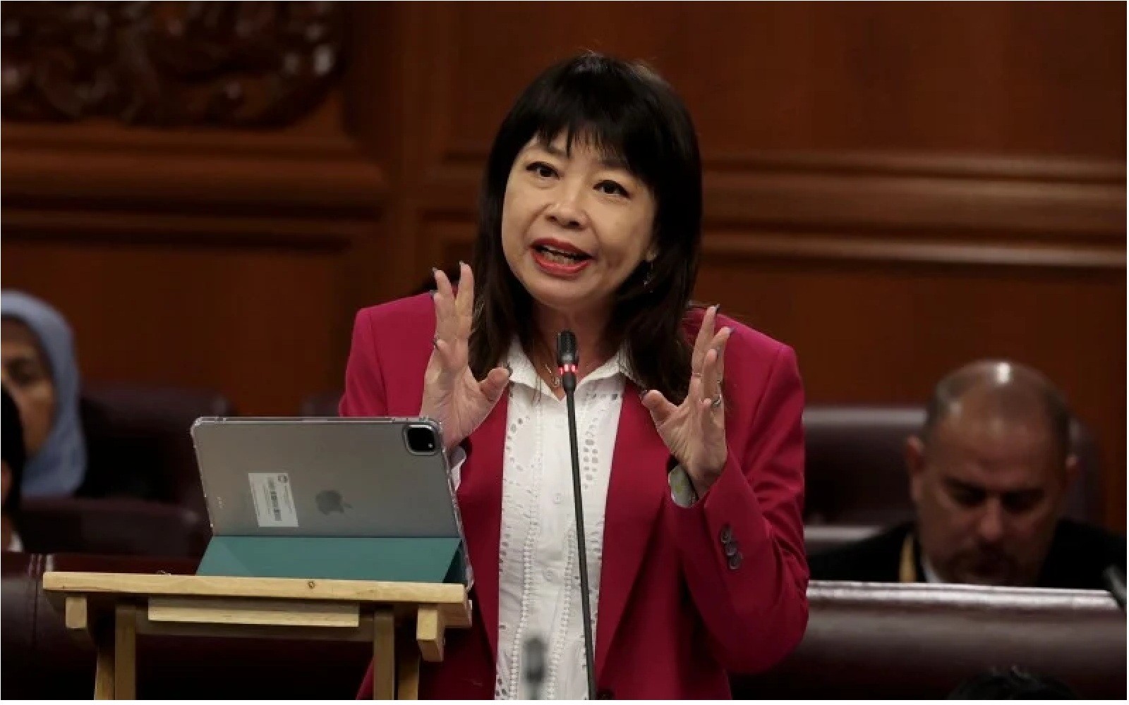 வங்கிகள் பொறுப்பாக இருக்க வேண்டும், வாடிக்கையாளர்கள் பணத்தை இழக்கும் புகார்களை விசாரிக்க வேண்டும்