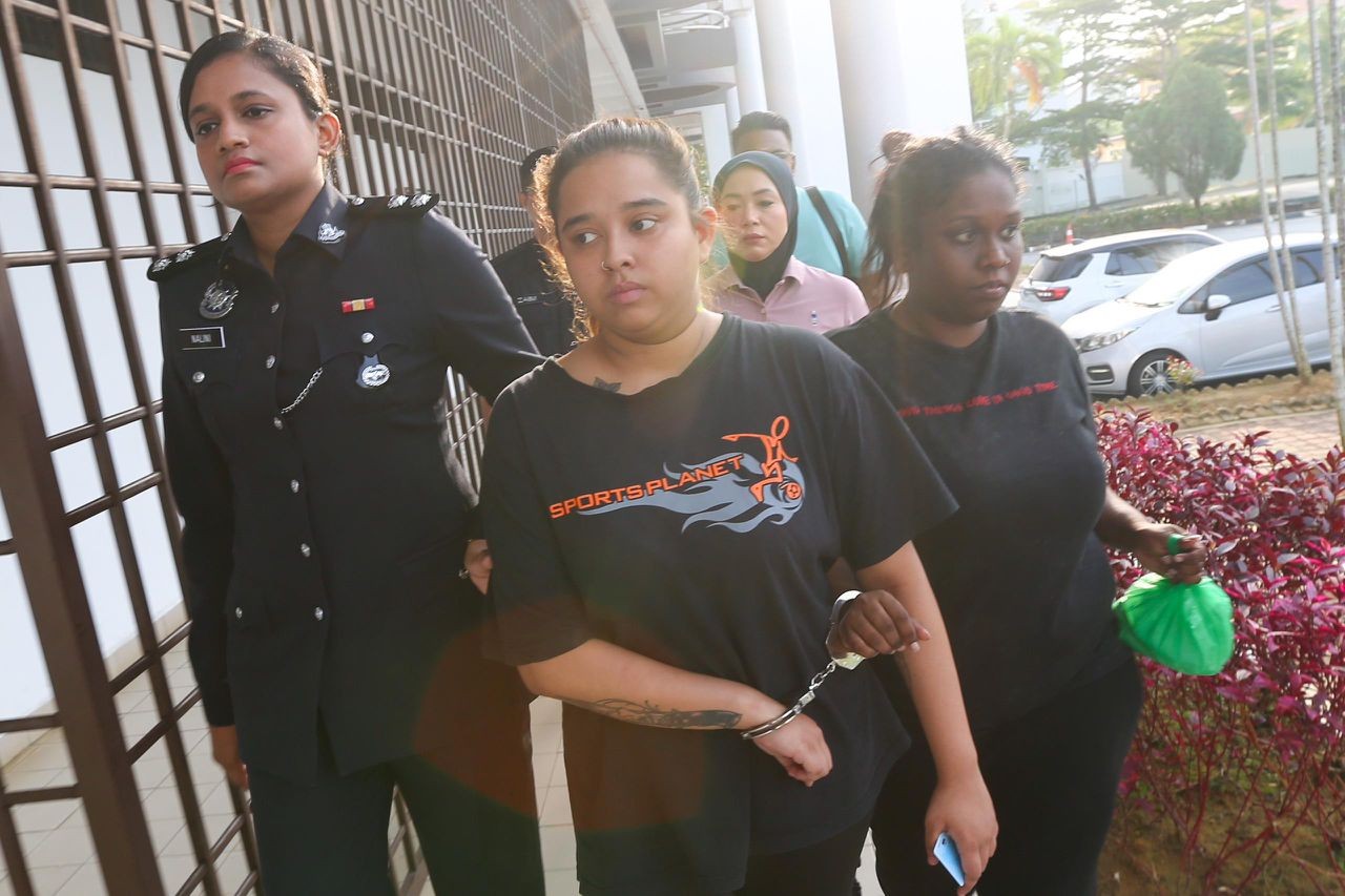 நகை விற்பனை விவகாரத்தில் மோசடி, இரு பெண்கள் மீது குற்றச்சாட்டு