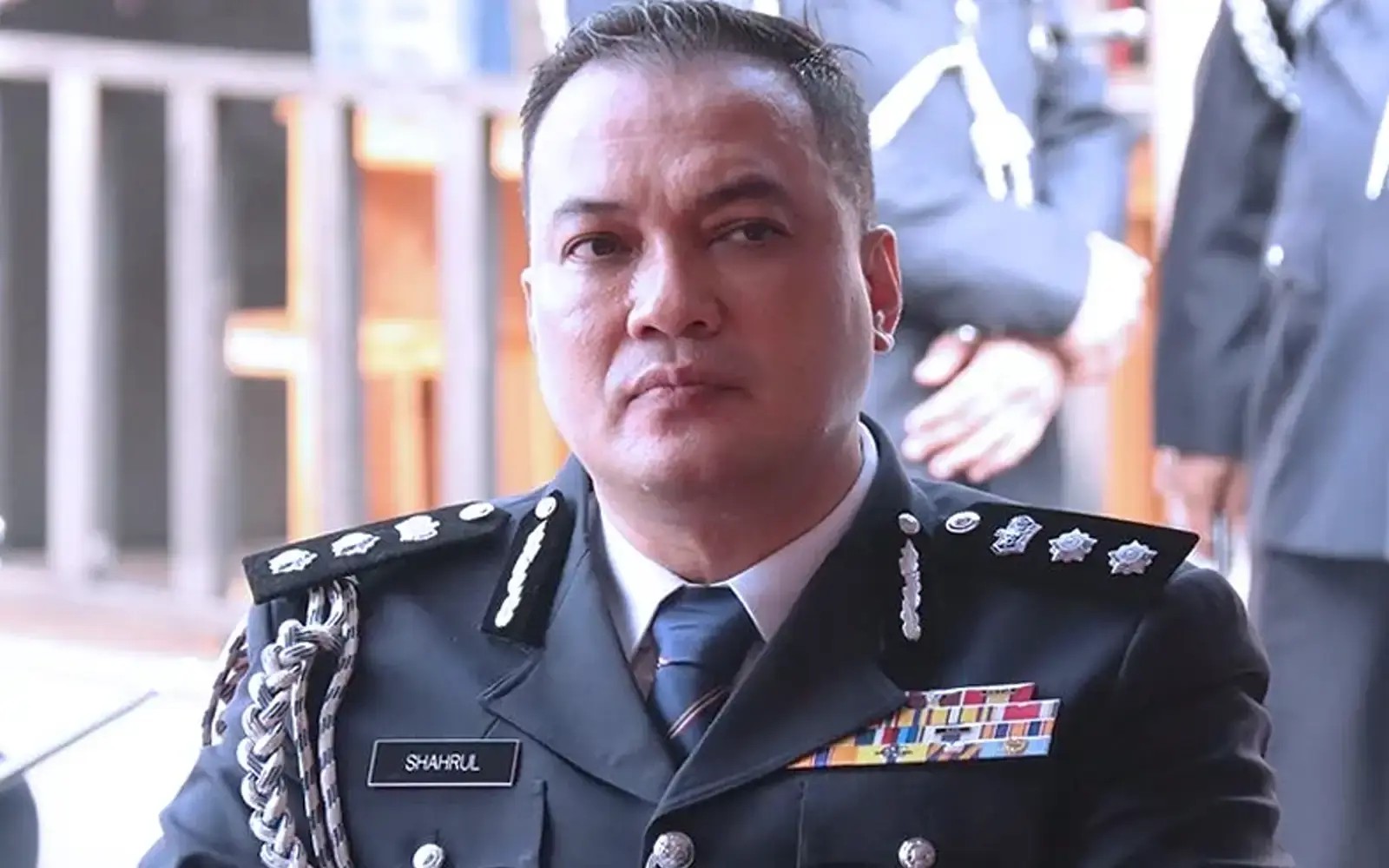 நால்வரை போலீசார் தேடி வருகின்றனர்