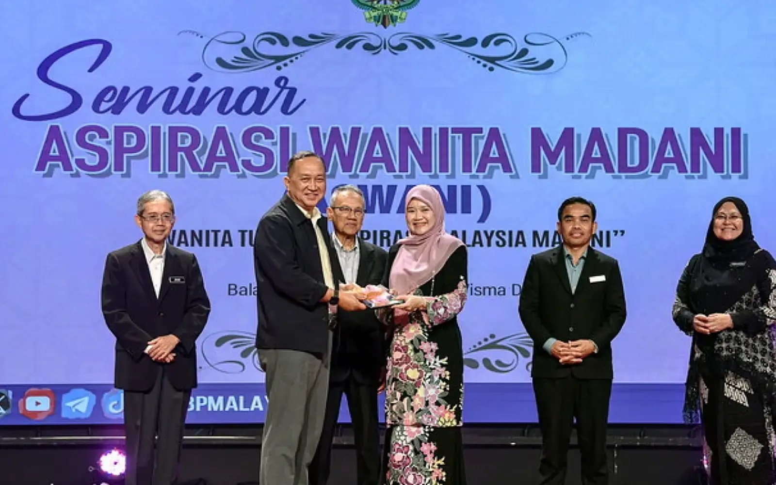 அமைச்சரவையின் முடிவிற்கு மதிப்பளிக்கப்பட வேண்டும்