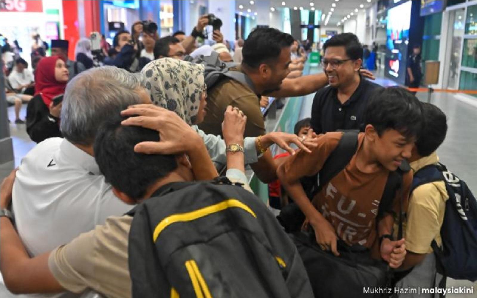 120 மாணவர்கள் பாதுகாப்பாக நாடு திரும்பினர்