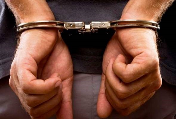 மாலத்தீவில் இரண்டு மலேசியர்கள் கைது