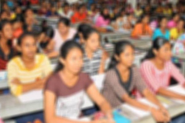 கிளிநொச்சியில் தனியார் கல்வி நிலையங்களின் பொறுப்பற்ற செயல்
