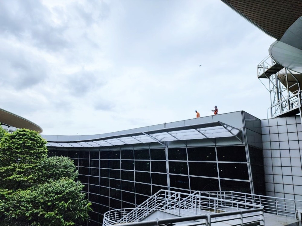 கோலாலம்பூர் அனைத்துலக விமான நிலையத்தின் முதலாவது முனையத்தில்  6 வது வாசல் நீர்க் கசிவு