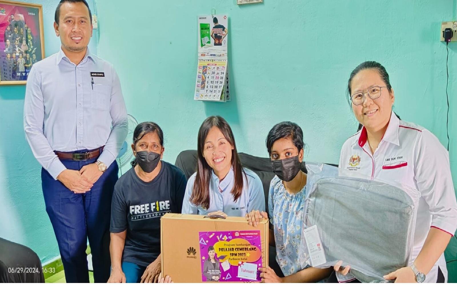 மெட்ரிகுலேஷன் கல்லூரியில் மேற்படிப்பை தொடருவதற்கான வாய்ப்பைப் பெற்ற 2023 எஸ்.பி.எம் மாணவரான கிறிஸ்டினா த/பெ ஸ்ரீதரன்