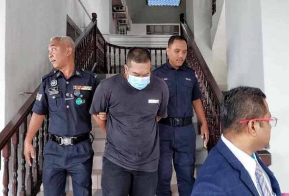 ஆசிரியர் மீது பாலியல் குற்றச்சாட்டு