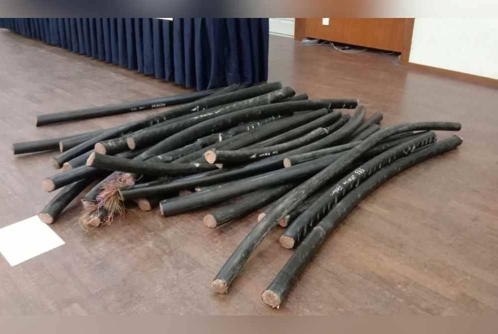 திருட்புபொருட்களை வாங்கும் இரும்புக்கடை