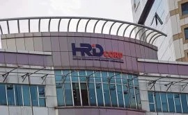 HRD Corp ஐச் சேர்ந்த பல உயர் அதிகாரிகள் இன்று நாடாளுமன்றத்தில் காணப்பட்டனர்