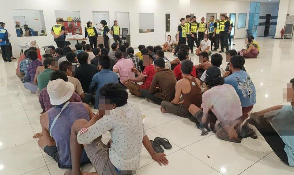 47 வெளிநாட்டு தொழிலாளர்கள் தடுத்துவைக்கப்பட்டனர்