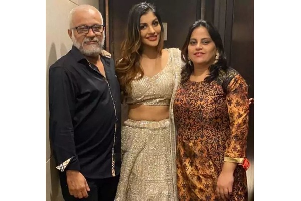 அஜித் மச்சினனுடன் காதல் வலையில் உள்ள யாஷிகா - விளக்கம் கொடுத்த யாஷிகா அம்மா! | Yashika Anand Mom About Daughter Viral Photo அஜித் மச்சினனுடன் காதல் வலையில் உள்ள யாஷிகா - விளக்கம் கொடுத்த யாஷிகா அம்மா! | Yashika Anand Mom About Daughter Viral Photo