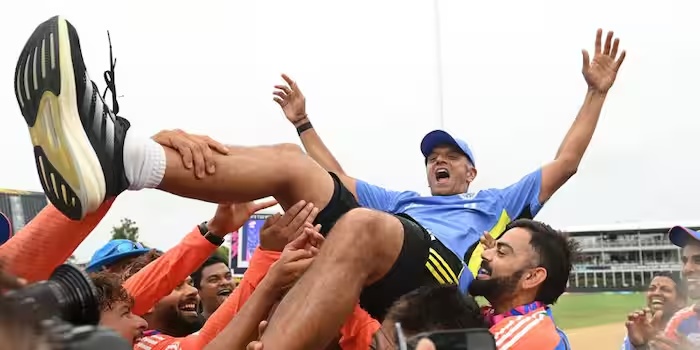 பாரத் ரத்னா விருது பெறுவதற்கான எல்லா தகுதியும் ராகுல் டிராவிட்டிடம் இருக்கிறது – சுனில் கவாஸ்கர்!