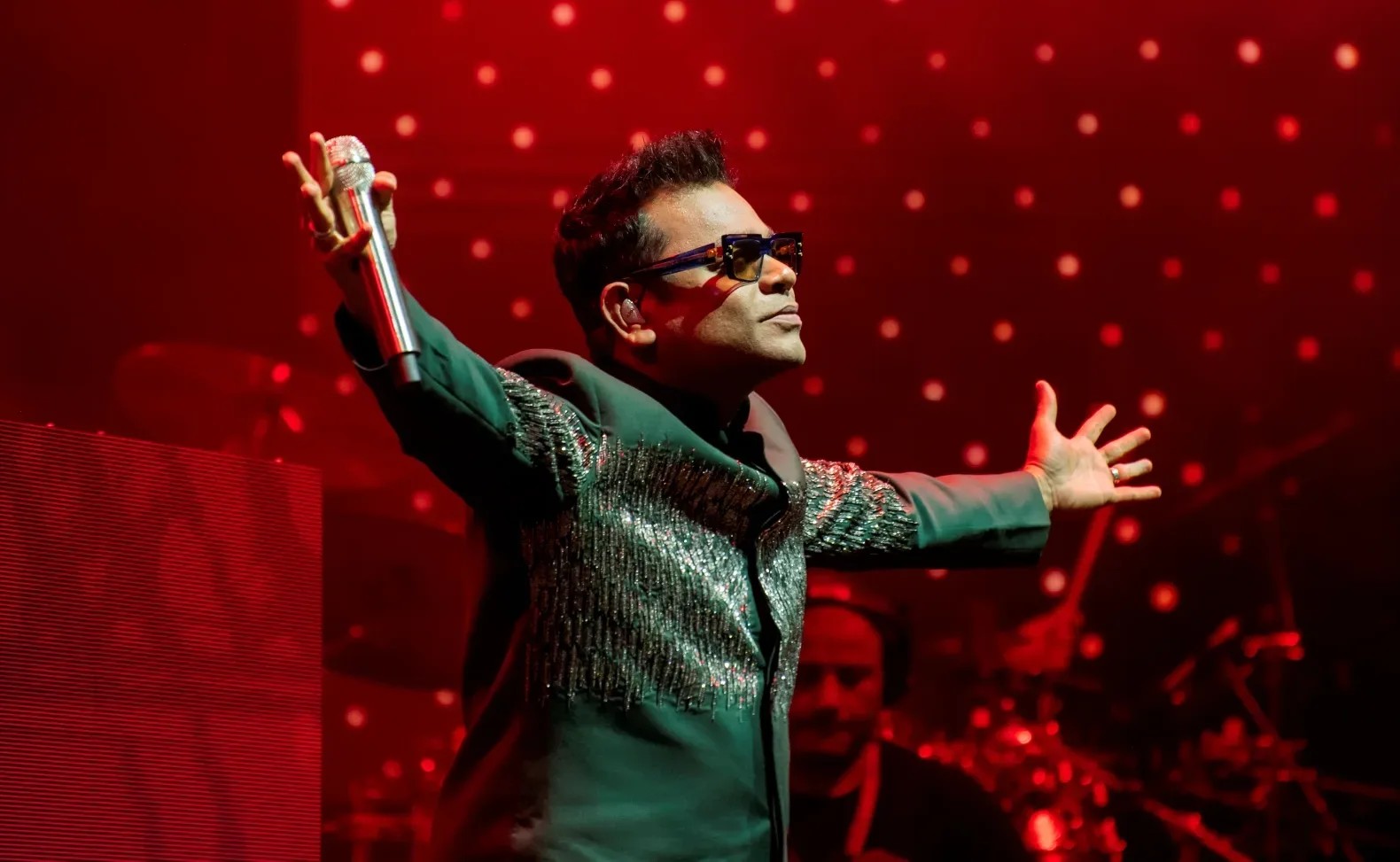 எல்.ஆர்.டி. ரயில் சேவை அதிகாலை ஒரு மணி வரை நீட்டிக்கப்படும்