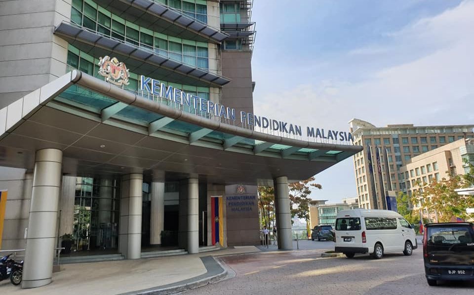 மதுபான நிறுவனம் வழங்கிய நிதி விவகாரத்தை திசைதிருப்ப வேண்டாம்