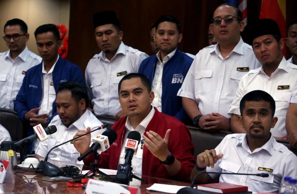 இளம் வேட்பாளருக்கு போட்டியிட வாய்ப்பளிக்க வேண்டும்.