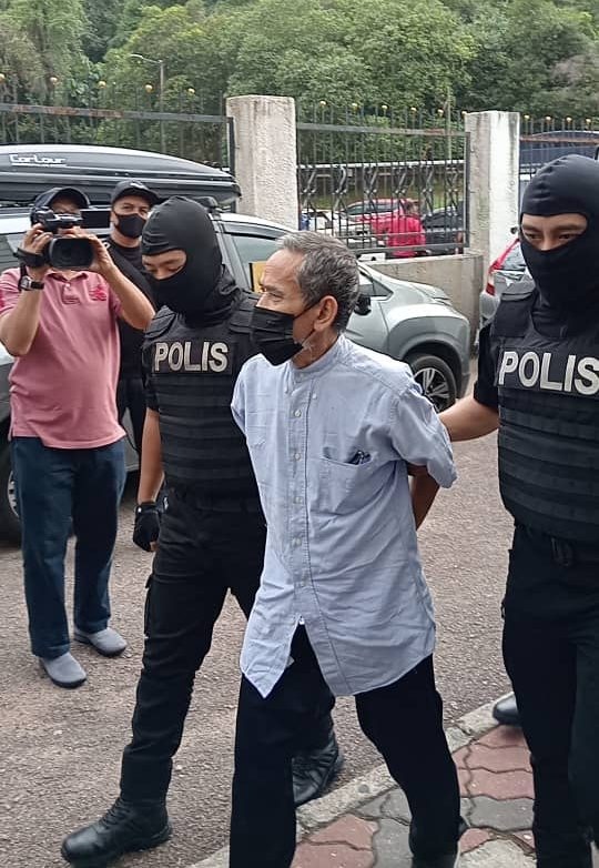 முன்னாள் விரிவுரையாளர் Abdullah Daud ஜொகூர் பாரு Sesyen நீதிமன்றத்தில் குற்றம் சாட்டப்பட்டுள்ளார்