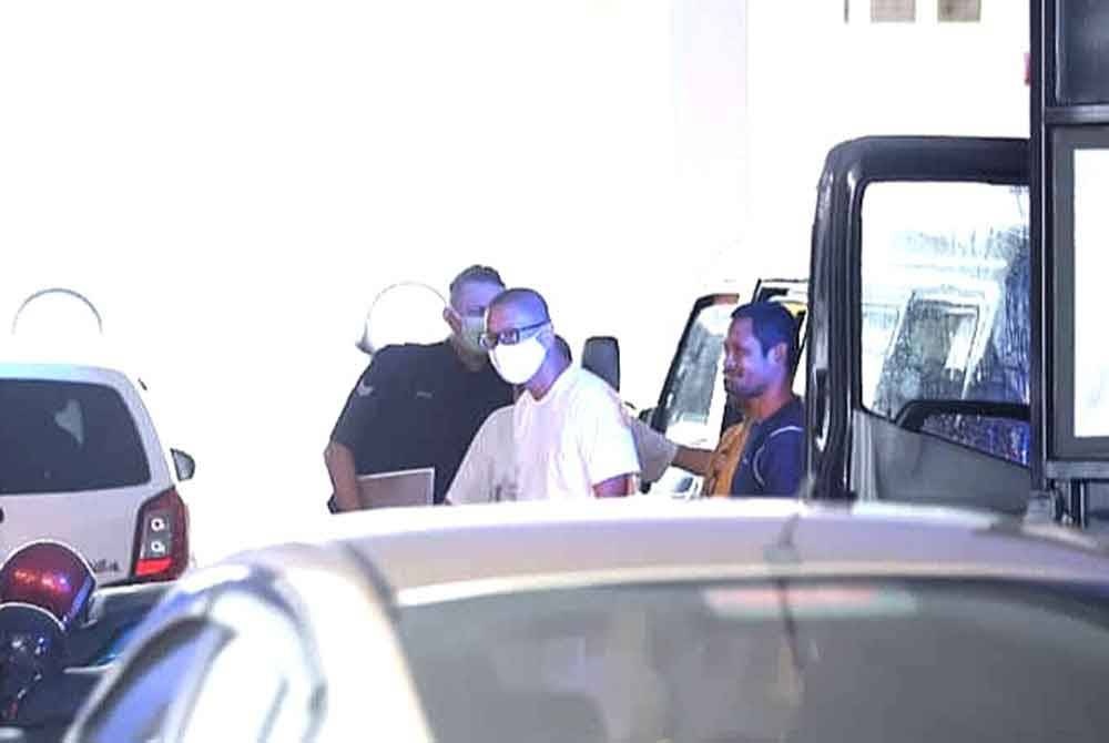 தனது வளர்ப்புப் பெற்றோரை கொன்ற நபருக்கு தூக்கு