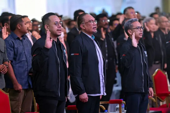 SPM தேர்வில் 10 A - க்களுக்கு மேல் பெறுகின்ற அனைத்து மாணவர்களுக்கும் அடுத்த ஆண்டு முதல் Matriculation - னில் இடம் கிடைக்கப்பெறும் பிரதமர் அன்வார் உறுதியளித்தார்