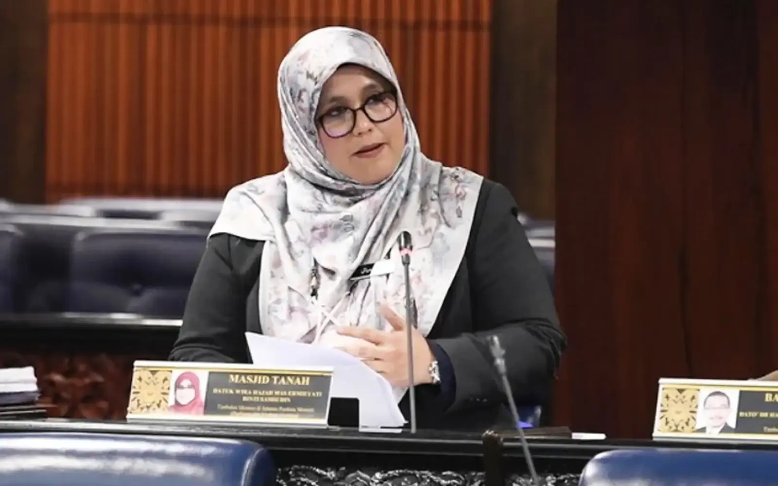 ஸ்கில் பாஸ்போர்ட்  திட்டத்தில் HRD Corp. நிறுவனம் / மனித வள அமைச்சையும், இயக்குநர் வாரியத்தையும் ஏமாற்றியுள்ளதா?