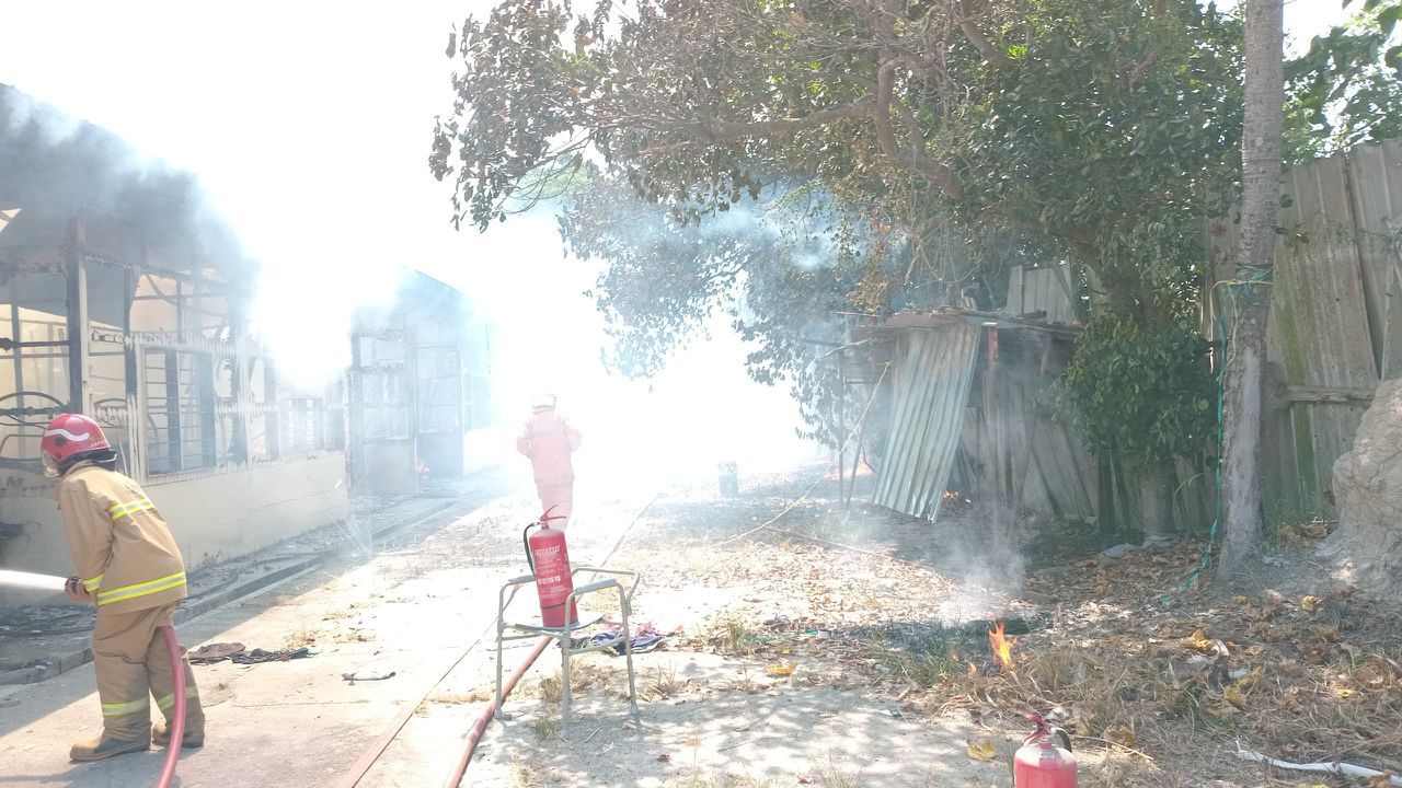 அந்நியத் தொழிலாளர்களின் தங்கும் விடுதி அழிந்தது