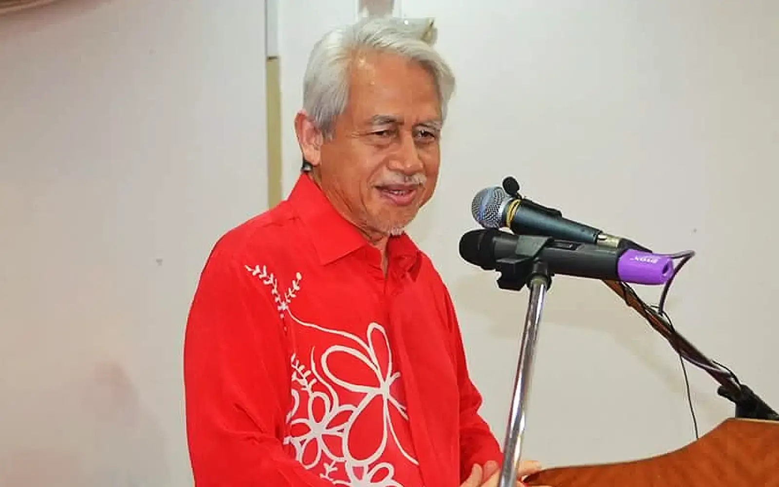 PAS கட்சியிலும் கட்சி தாவல் நிகழ்ந்துள்ளதாக பெர்சாத்து கட்சி சாடியது.