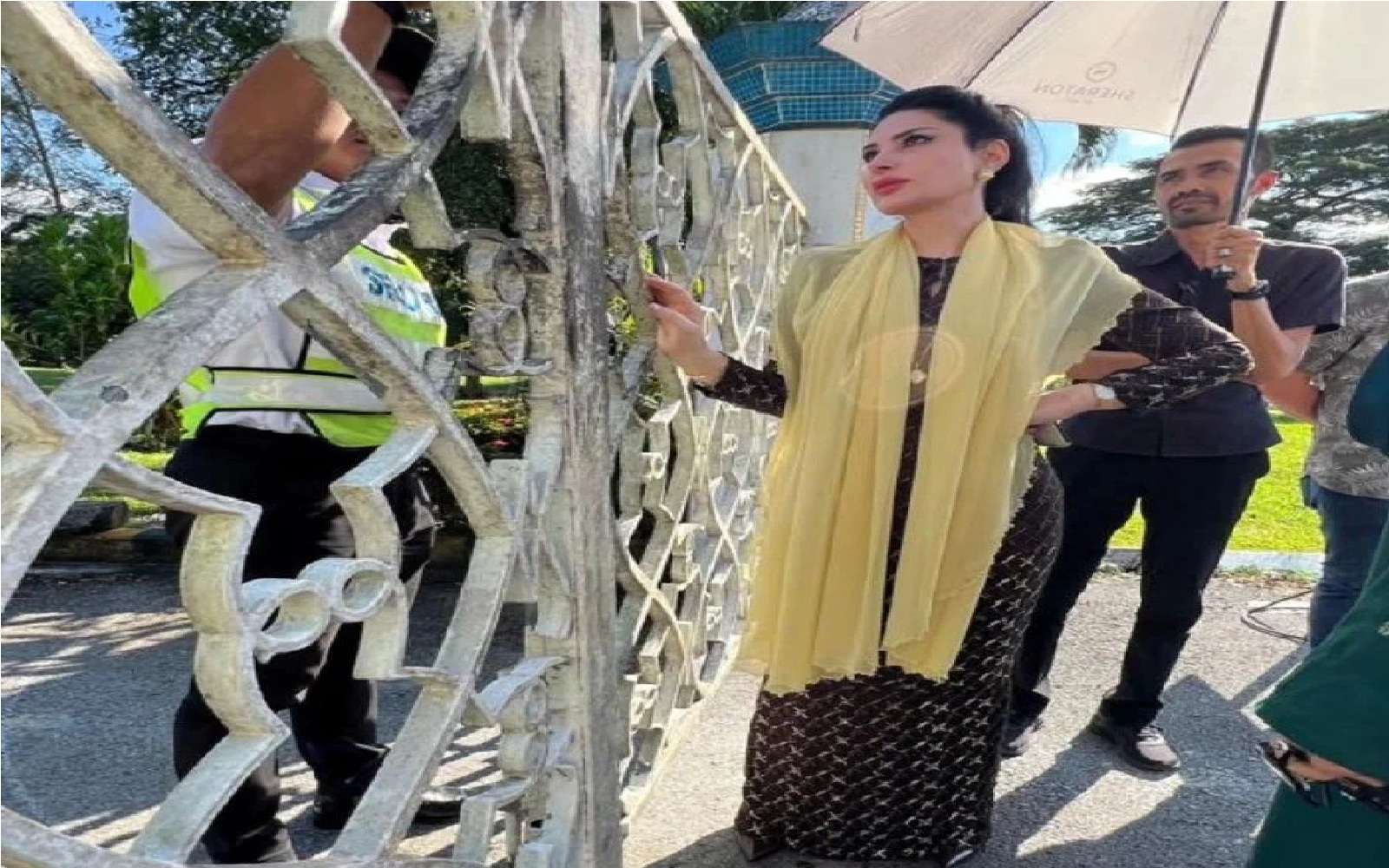 ராகத் சரவாக் வீட்டிற்குள் நுழைய மறுத்ததாக லாட்ஜ்கள் தெரிவிக்கின்றன