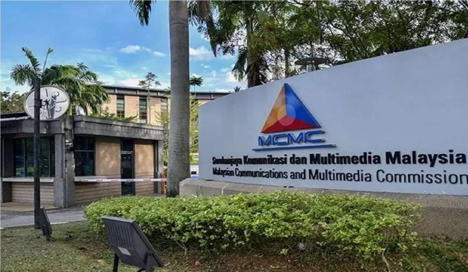 அருவருக்கத்தக்க கருத்தை பதிவேற்றம் செய்த இருவர் சிக்கினர்