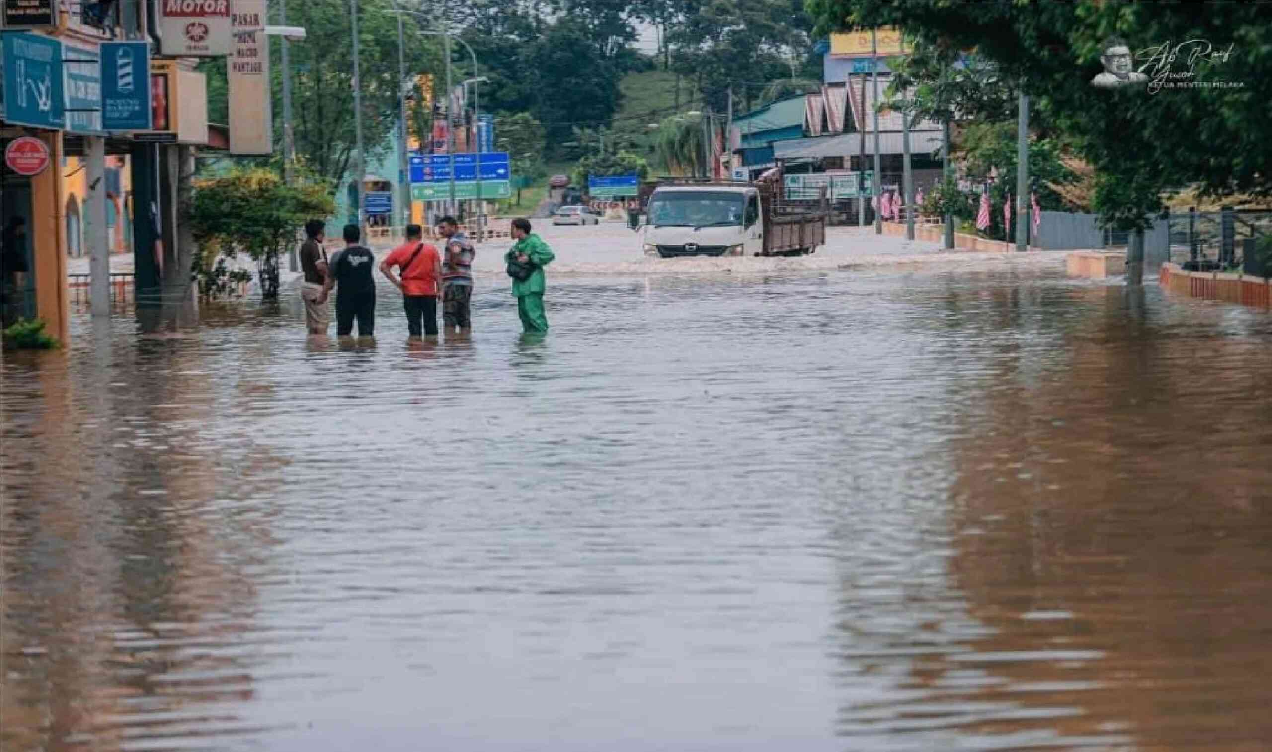 ALOR GAJAH-வில் வெள்ளம்; பாதிக்கப்பட்டோரின் எண்ணிக்கை 360 பேராக உயர்வு