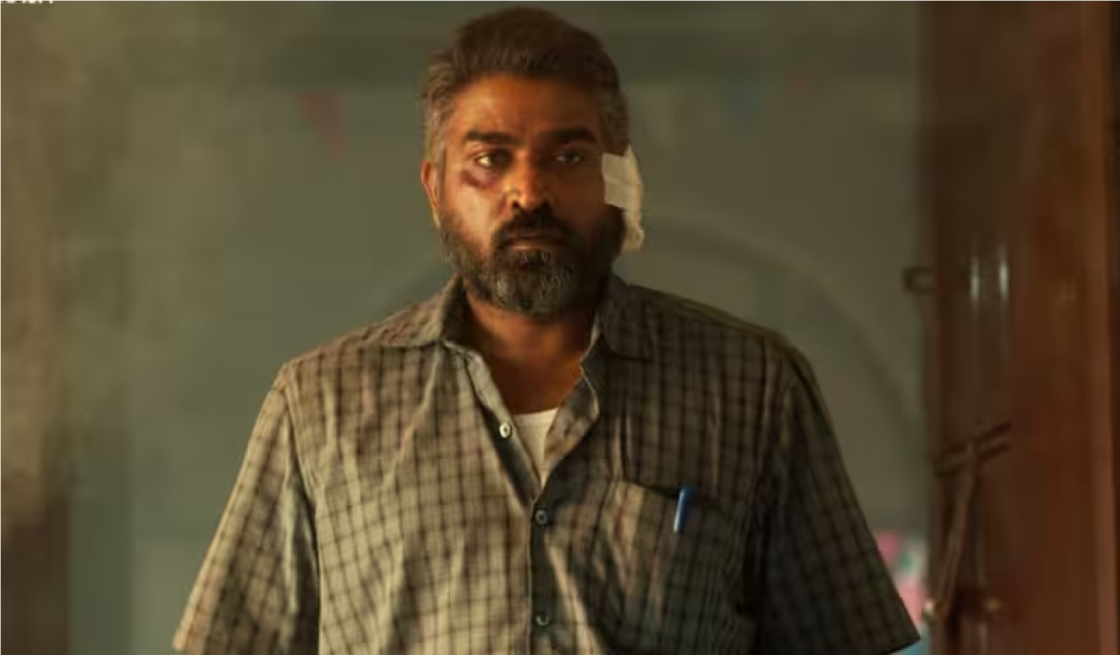 சம்பளமே வாங்காமல் நடித்த விஜய் சேதுபதி... ரிலீஸாகி 100 கோடி வசூல் அள்ளிய அந்த படம் பற்றி தெரியுமா?