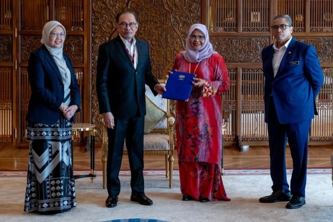 தலைநகர்வாசிகளின்  வாழ்க்கைத்  தரத்தை  மேம்படுத்துவார்