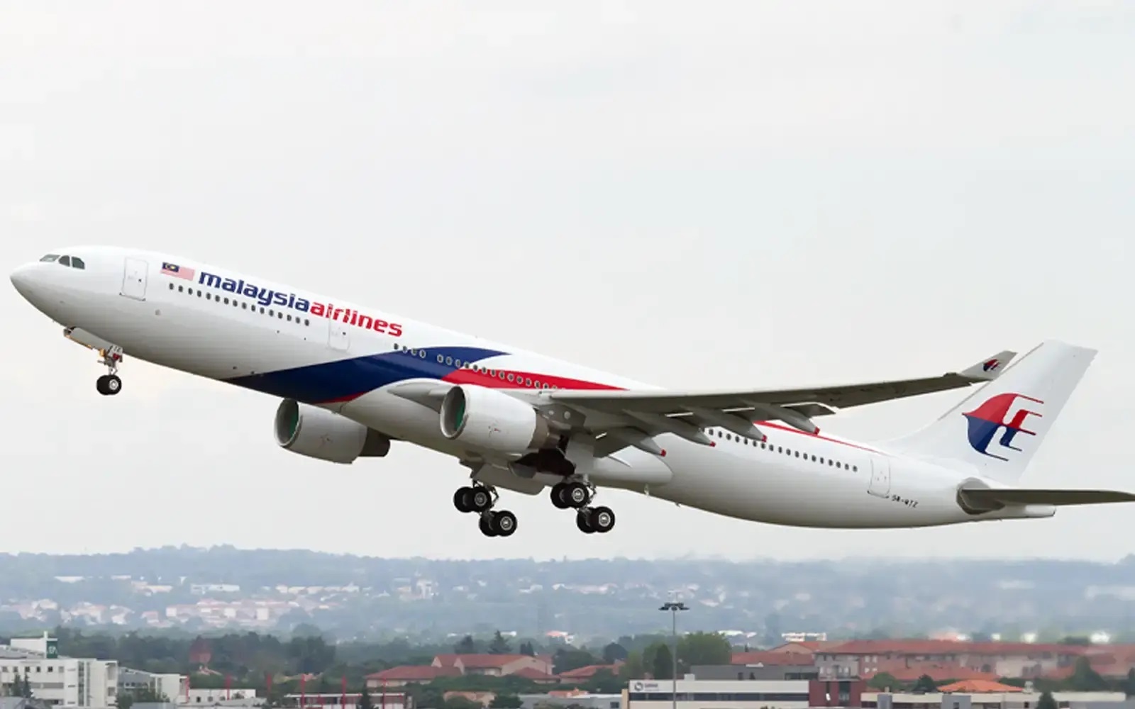 மலேசிய ஏர்லைன்ஸ் கோலாலம்பூருக்கே திரும்பியது