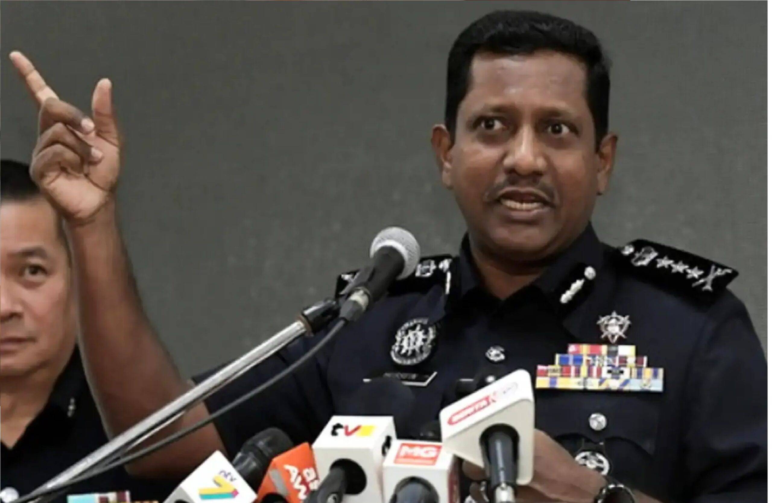 உணவு விநியோகிப்பாளரை மிரட்டி பணம் பறித்த இரு போலீஸ்காரர்கள் கைது