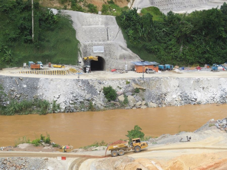 நெங்கிரி நீர்மின்சார அணையின் கட்டுமானத்தால் பாதிக்கப்பட்ட போஸ் தோஹோய், போஸ்