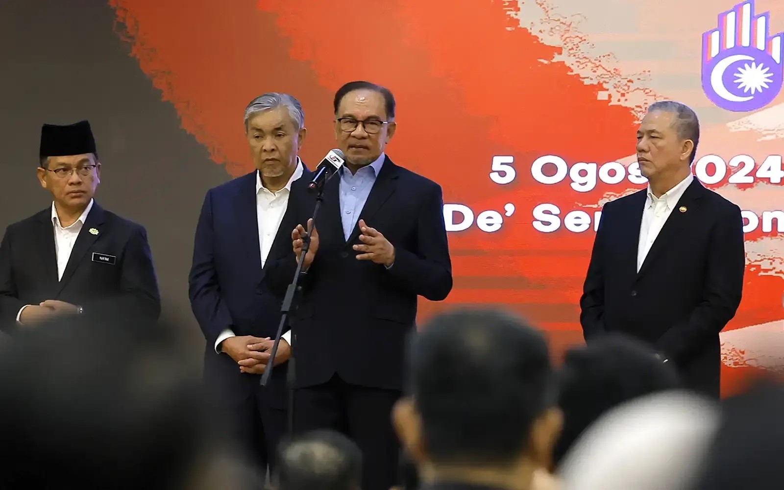 முக்கிய தூணை அரசாங்கம் இழக்கிறது