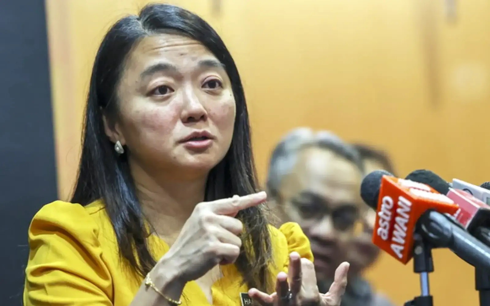 உடைகளை விமர்சனம் செய்வதை நிறுத்துங்கள்