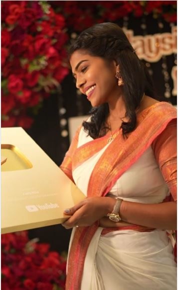 பத்து லட்சம் சந்தாதாரர்களை பெற்று மலேசிய சாதனைப் புத்தகத்தில் இடம் பெற்றார் நிலா லிங்கேஷ்