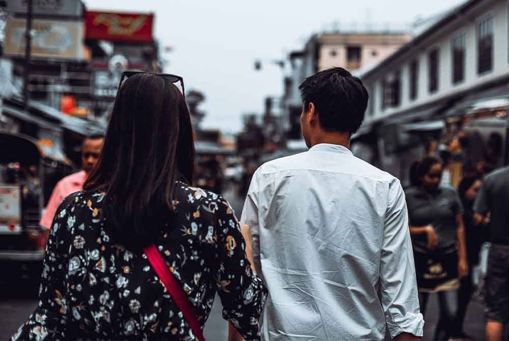 குடும்பத்தினரிடம் பொய்யுரைத்த பெண்