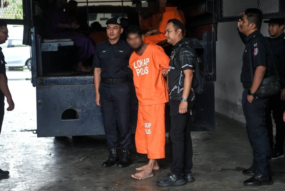 ஒரு வாரத்திற்குத் தடுத்து வைக்கப்பட்டுள்ளார்