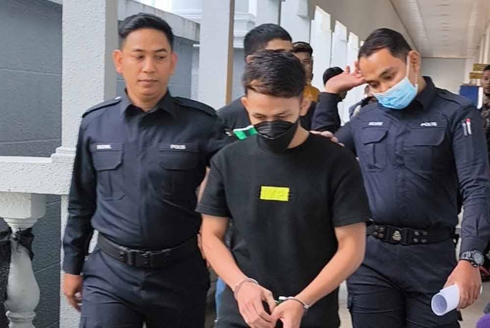 கால்பந்து  வீரருக்கு  14  நாள்  சிறை 